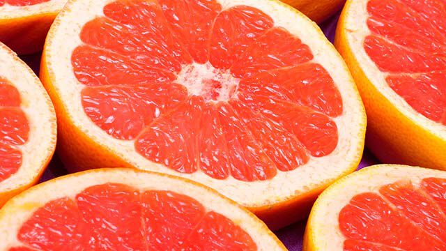 Close-up van gehalveerde grapefruits