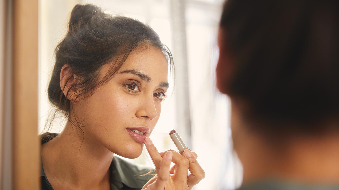 Gekleurde lipverzorging met natuurlijke ingrediënten