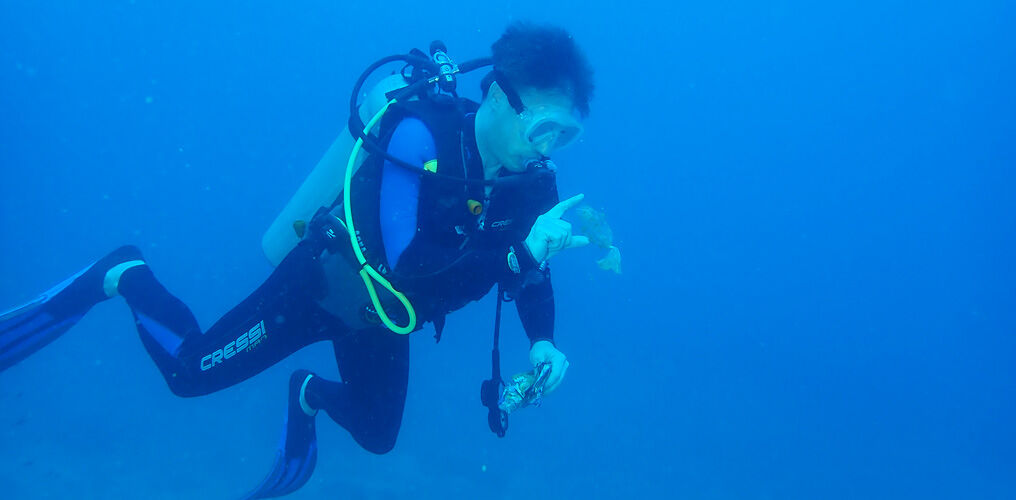 Onze collega Florian Richter duikt.