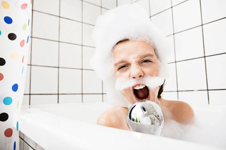 Jeux d'eau dans la baignoire