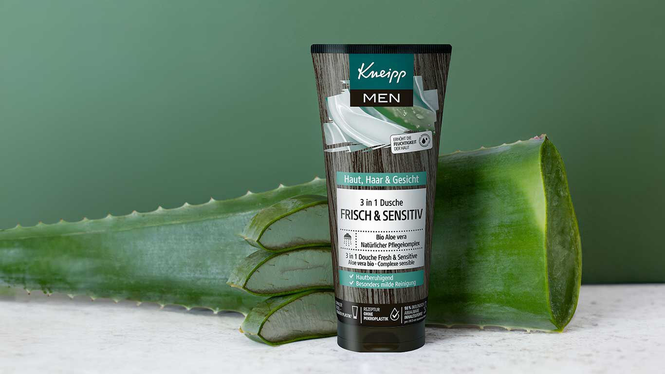 Kneipp Frisch und Sensitiv Duschgel in Setting. 