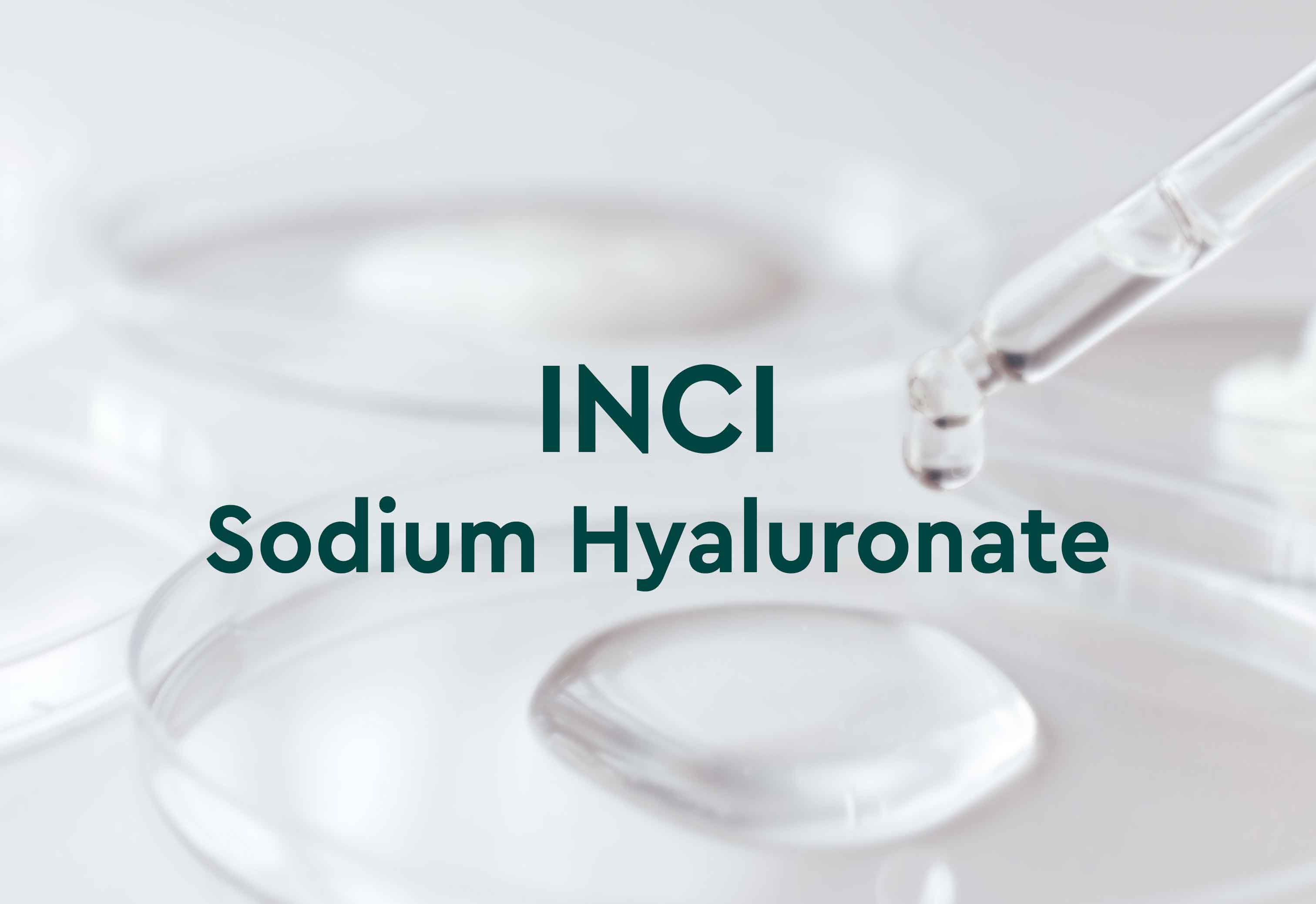 Bild mit Pipette und Petrischale mit Flüssigkeit, darauf Text: INCI Sodium Hyaluronate.