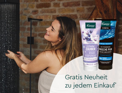 Frau mit Handtuch h&auml;lt H&auml;nde unter die Dusche. Zwei Kneipp Duschen. Kneipp Family Logo.