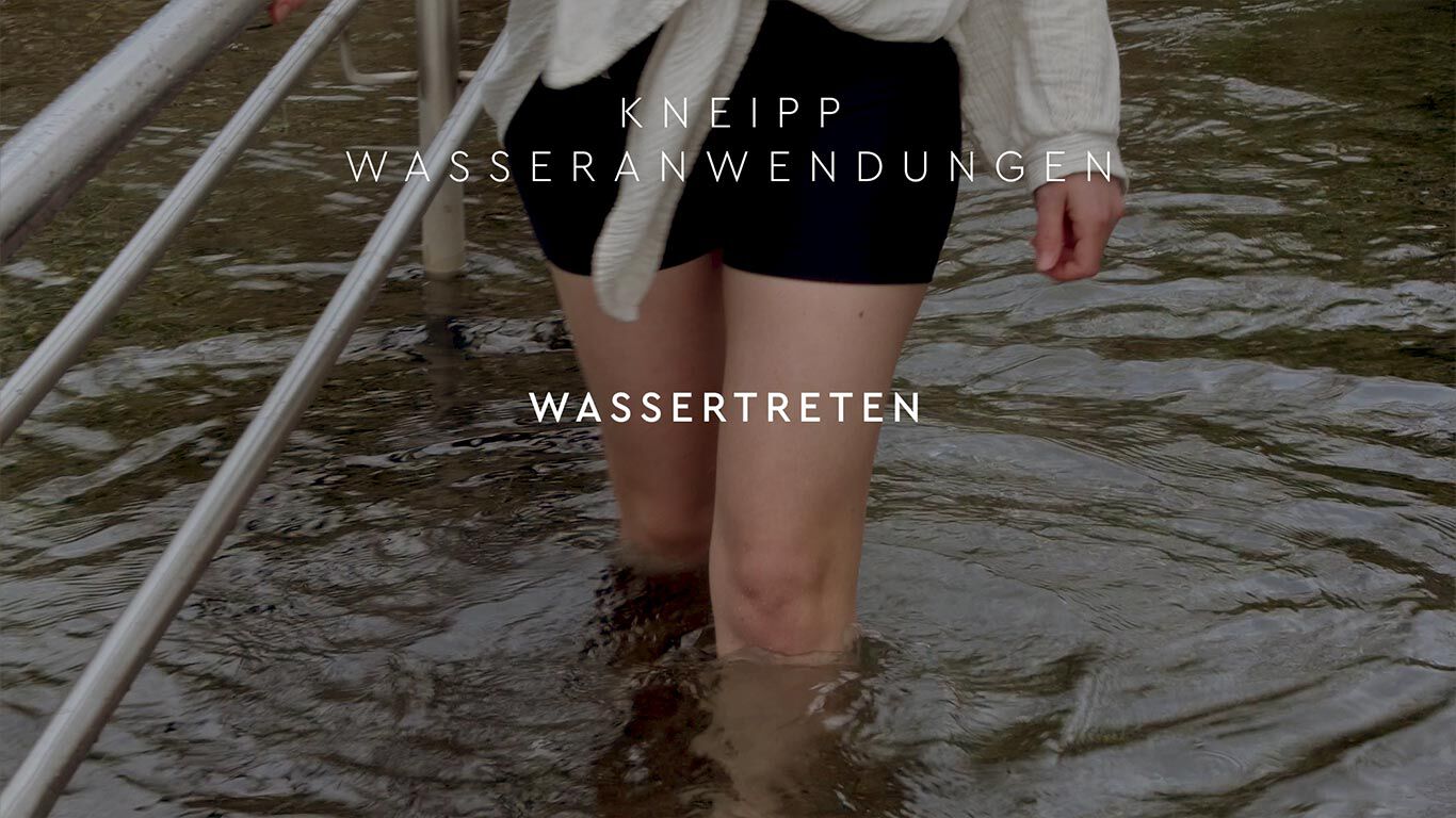 Video: Erklärvideo zum Wassertreten nach Sebastian Kneipp.Dauer: 21 Sekunden. Das Video öffnet in YouTube mit Untertiteln.