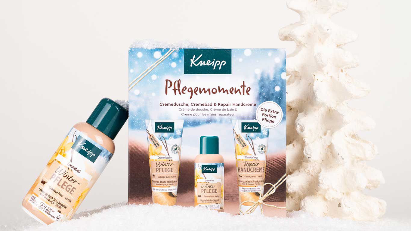 Kneipp Geschenkpackung Pflegemomente in weihnachtlichem Setting.