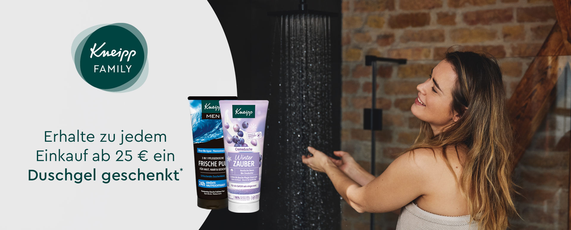 Frau mit Handtuch h&auml;lt H&auml;nde unter die Dusche. Zwei Kneipp Duschen. Kneipp Family Logo.
