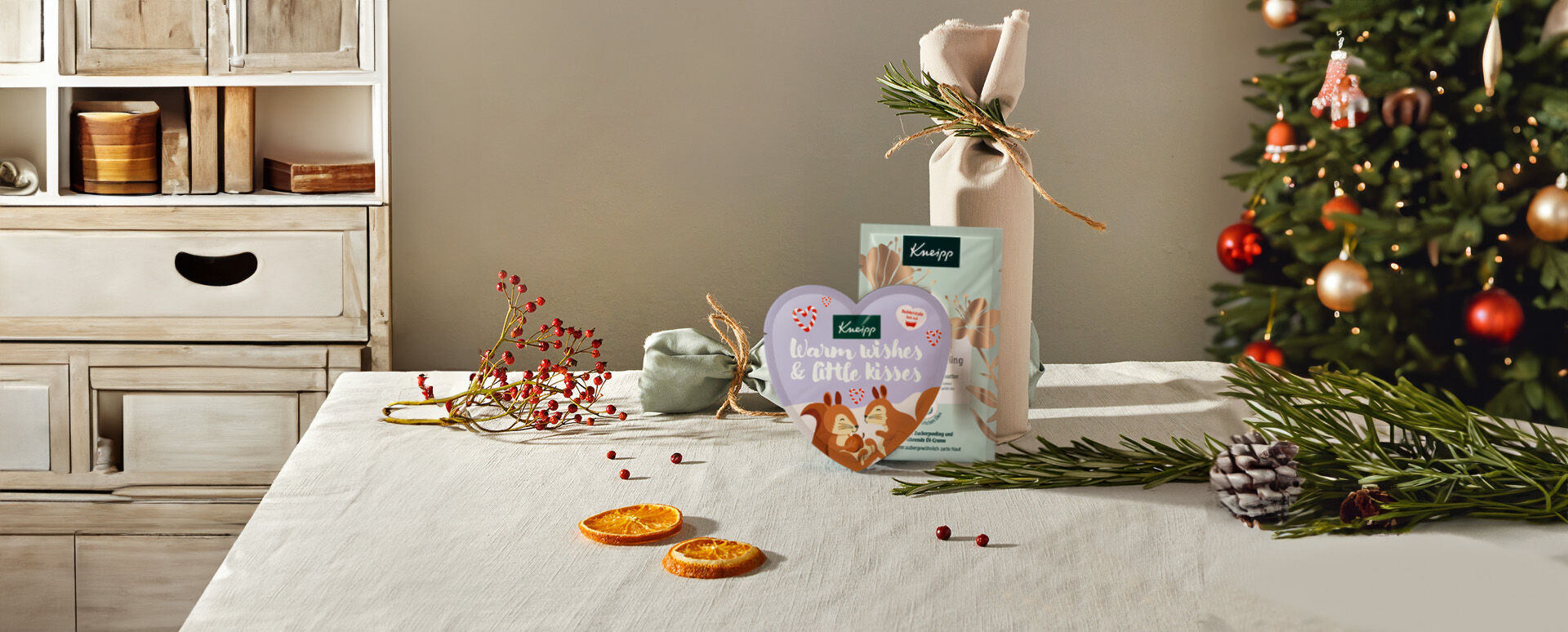 Weihnachtstisch mit Kneipp Produkten