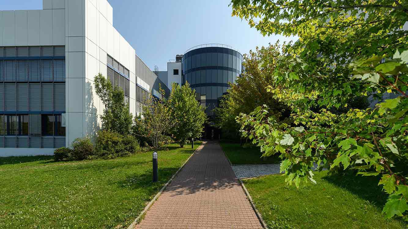 Eingangsbereich der Kneipp Firmenzentrale in Ochsenfurt bei W&uuml;rzburg, Bayern. 