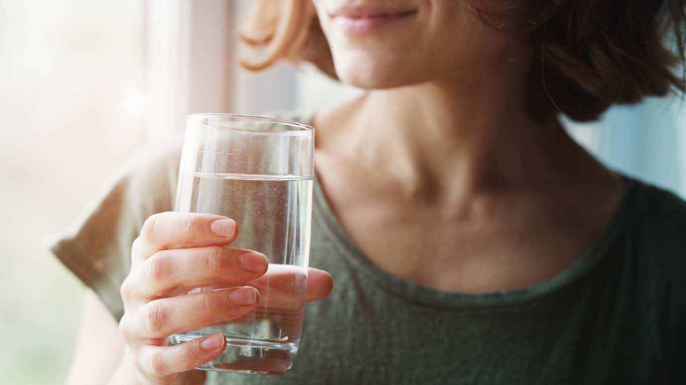 Boire est important pour avoir de belles lèvres